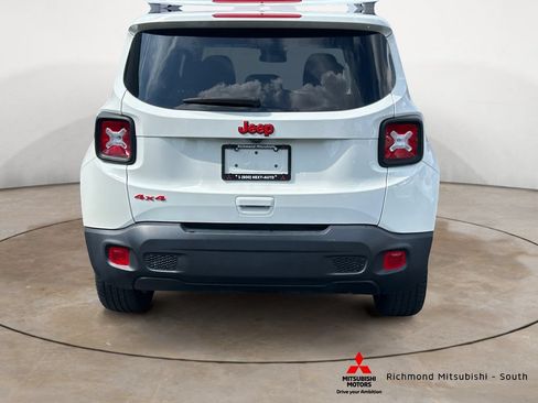 Used 2023 Jeep Renegade Latitude AWD/4WD image 4