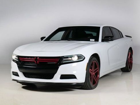 Used 2019 Dodge Charger SXT image 1
