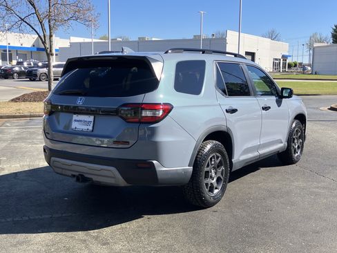 Used 2024 Honda Pilot TrailSport image 10