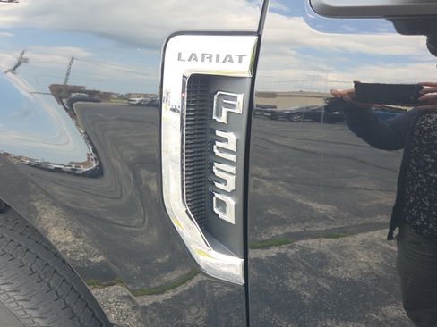Used 2022 Ford F250 Lariat w/ Lariat Ultimate Package AWD/4WD image 6