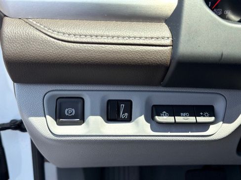 Used 2023 GMC Acadia SLT w/ Technology Package FWD image 23