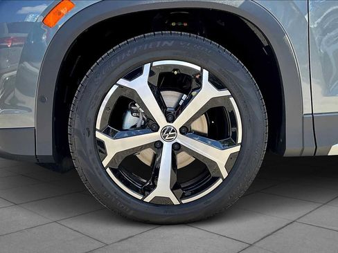 New 2026 Volkswagen Tiguan SE image 11