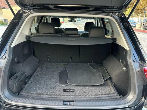 Used 2023 Volkswagen Tiguan SE w/ Panoramic Sunroof Package image 13