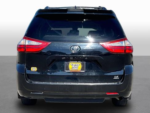 Used 2018 Toyota Sienna LE AWD/4WD image 4