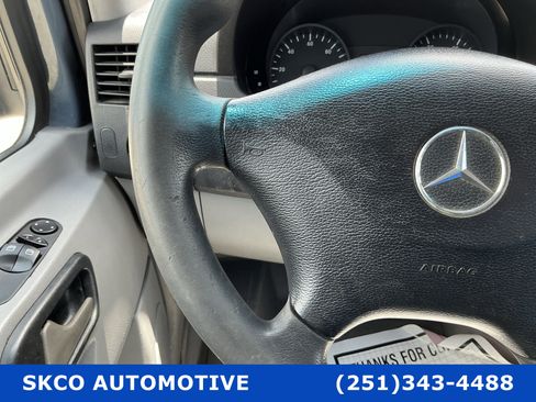 Used 2018 Mercedes-Benz Sprinter 2500 image 19