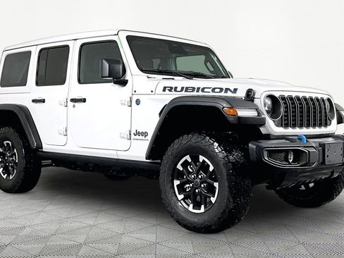 Used 2025 Jeep Wrangler Unlimited Rubicon 4xe w/ Safety Group AWD/4WD image 3