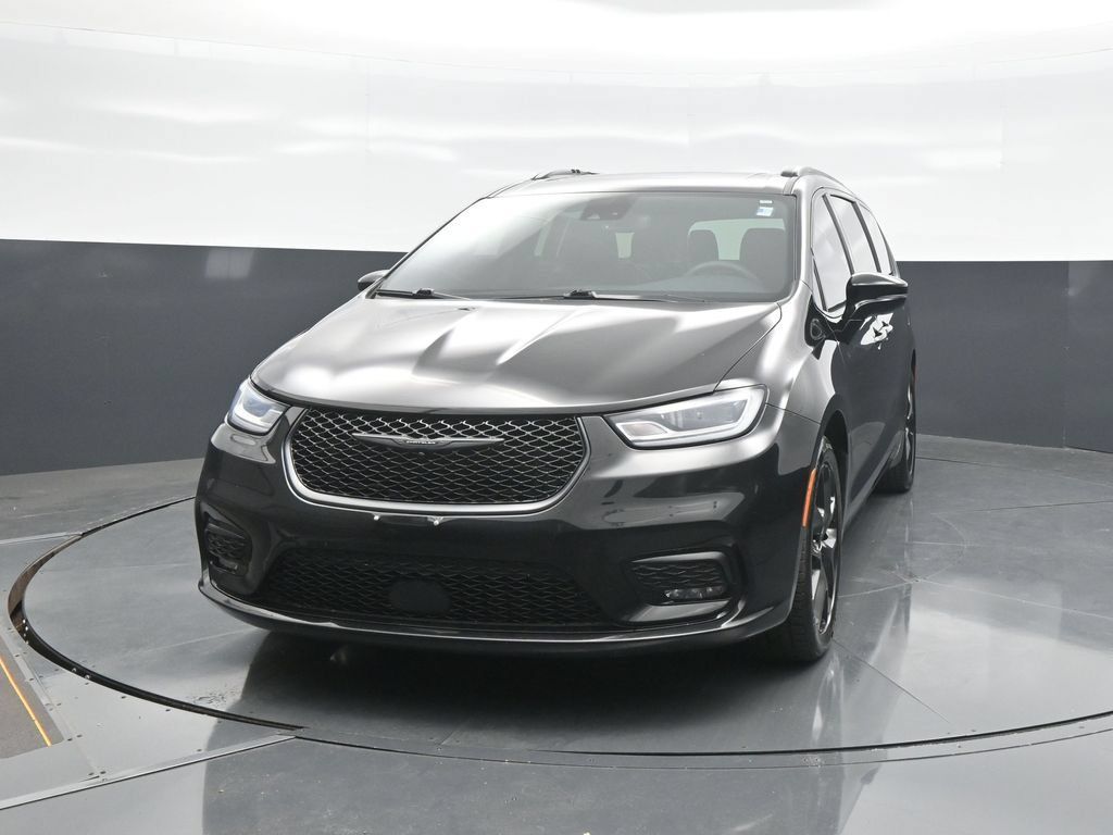 Used 2025 Chrysler Pacifica Limited FWD image 2