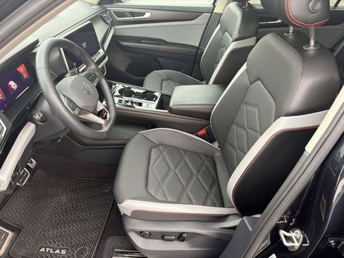 Used 2024 Volkswagen Atlas Peak Edition SE AWD/4WD image 5