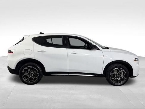 Used 2024 Alfa Romeo Tonale Ti w/ Premium Interior Package AWD/4WD image 6