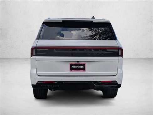 New 2025 Lincoln Navigator Reserve image 7