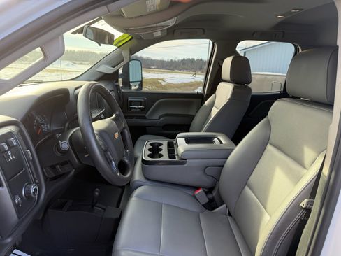 Used 2019 Chevrolet Silverado 2500 W/T w/ Snow Plow Prep Package image 18