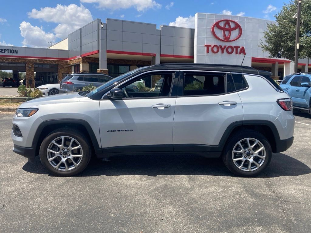 Used 2025 Jeep Compass Limited AWD/4WD image 6