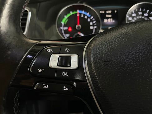 Used 2017 Volkswagen e-Golf SEL Premium image 38