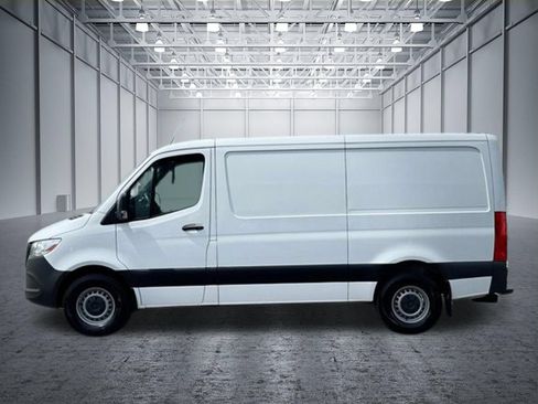 Used 2021 Mercedes-Benz Sprinter 2500 image 8