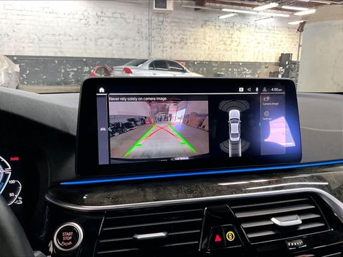 Used 2023 BMW 530e xDrive w/ Executive Package image 23