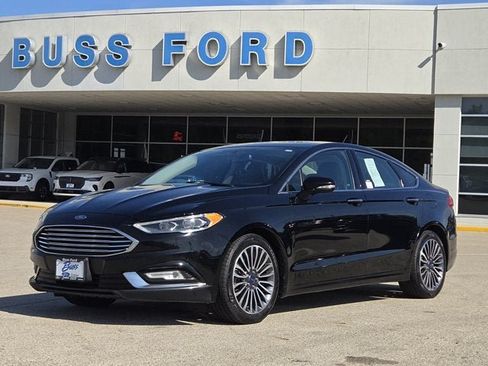 Used 2017 Ford Fusion SE w/ Fusion SE Technology Package FWD image 1