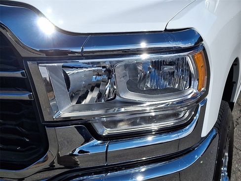 Used 2024 RAM 2500 Tradesman w/ Chrome Appearance Group image 9