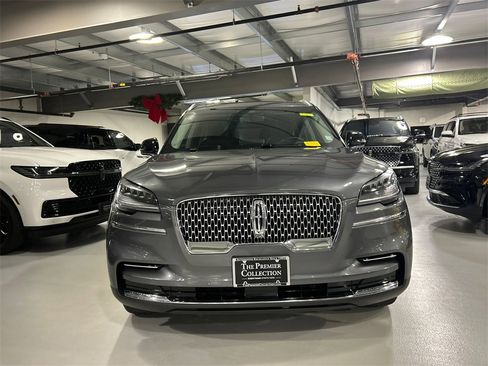 Used 2023 Lincoln Aviator AWD w/ Premium Package image 6