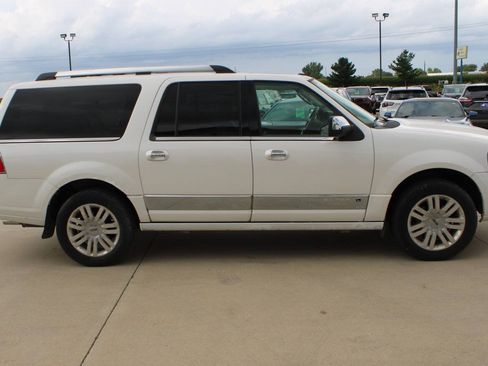 Used 2012 Lincoln Navigator L 4WD image 4