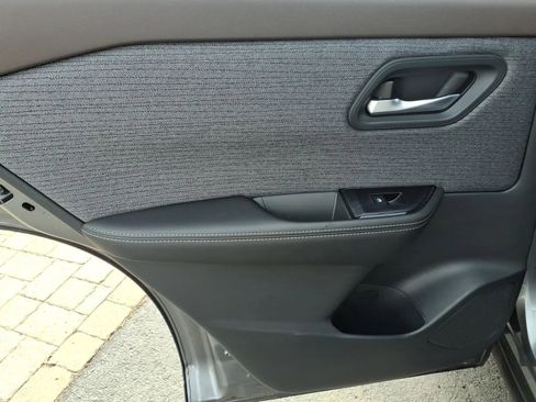 Used 2021 Nissan Rogue SV image 18