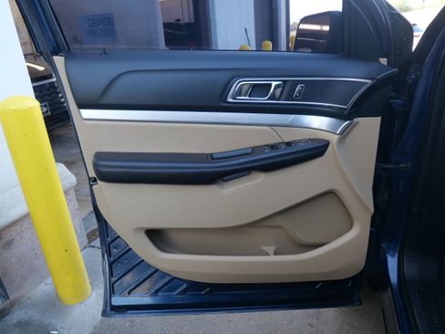 Used 2017 Ford Explorer XLT w/ Equipment Group 202A image 18