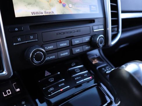 Used 2018 Porsche Cayenne Platinum Edition w/ Premium Package image 59