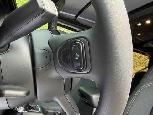 Used 2025 Jeep Wrangler Unlimited Sport image 17