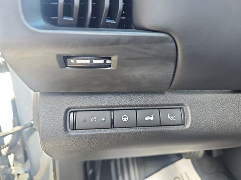 Used 2026 Nissan Pathfinder Platinum image 10