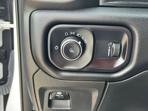 Used 2024 RAM 1500 Laramie AWD/4WD image 10