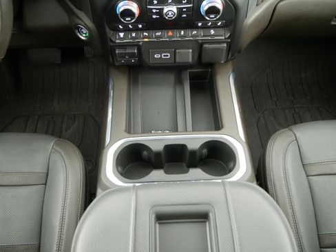 Used 2021 GMC Sierra 3500 Denali w/ Denali Ultimate Package AWD/4WD image 24