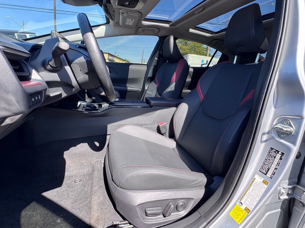 Used 2025 Toyota Prius Plug-In Hybrid FWD image 14