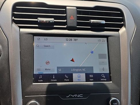 Used 2020 Ford Fusion SE FWD image 22