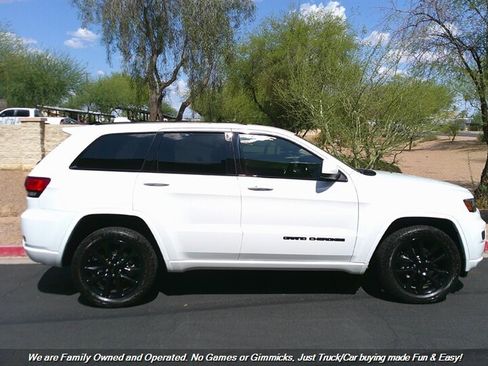 Used 2020 Jeep Grand Cherokee Altitude image 4