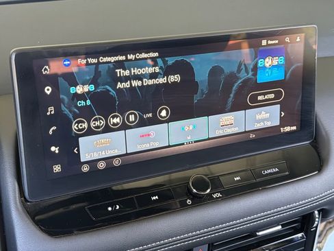 Used 2025 Nissan Rogue SL w/ Tech Package FWD image 8