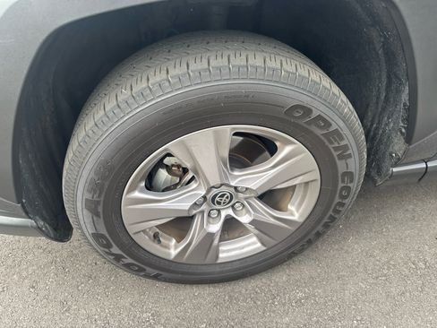 Used 2025 Toyota RAV4 LE AWD/4WD image 5