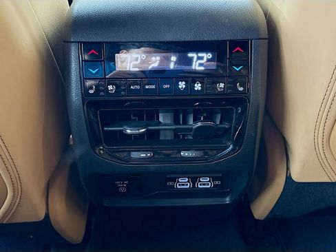 Used 2024 Jeep Grand Cherokee Summit image 27