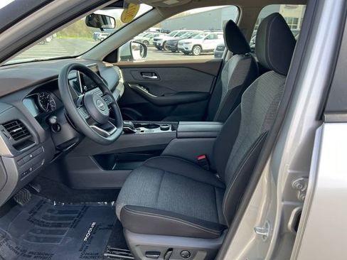 Used 2023 Nissan Rogue SV AWD/4WD image 4