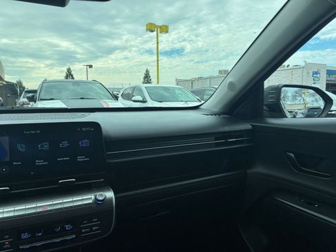 Used 2025 Hyundai Kona SEL image 36