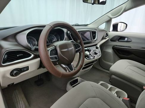 Used 2020 Chrysler Voyager LX w/ Cold Weather Group FWD image 9
