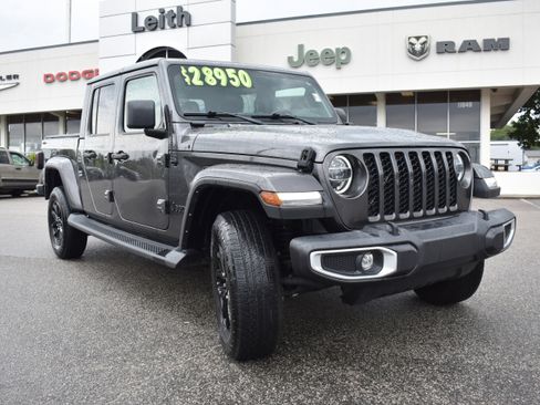 Used 2022 Jeep Gladiator Sport AWD/4WD image 2