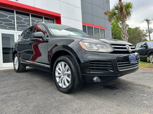 Used 2011 Volkswagen Touareg Sport AWD/4WD image 3