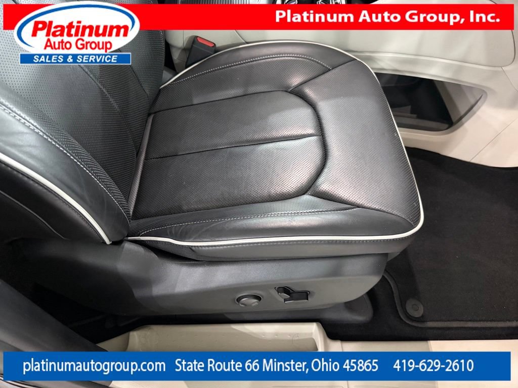Used 2023 Chrysler Pacifica Limited FWD image 42