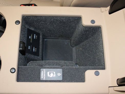 Used 2025 Porsche Macan w/ Premium Package Plus image 34