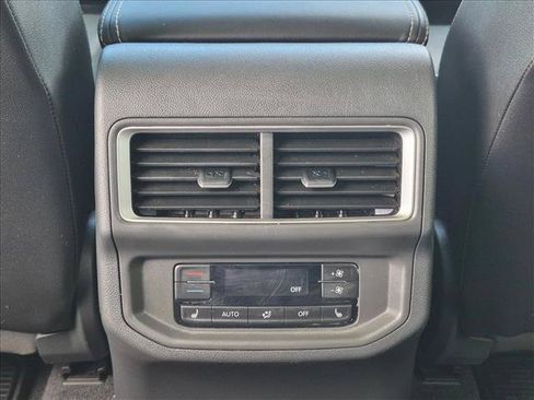 Used 2024 Volkswagen Atlas SEL AWD/4WD image 18