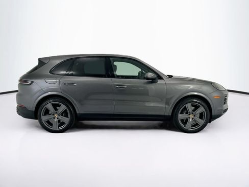 Used 2024 Porsche Cayenne AWD/4WD image 4