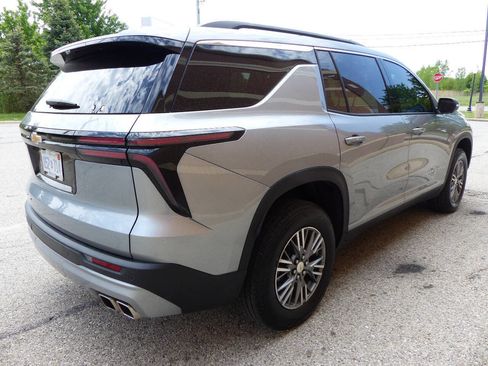 Used 2025 Chevrolet Traverse LT w/ LPO, Floor Liner Package AWD/4WD image 12