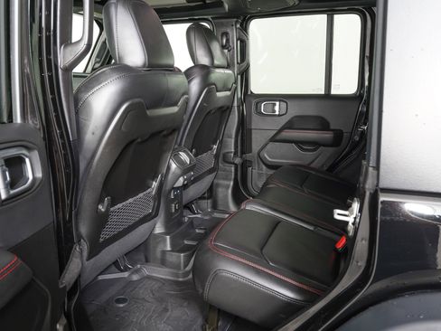 Used 2024 Jeep Wrangler Unlimited Rubicon w/ Technology Group image 12