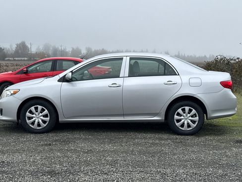 Used 2010 Toyota Corolla LE image 7