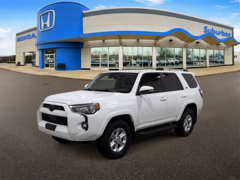 Used 2023 Toyota 4Runner SR5 Premium image 4