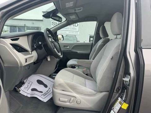 Used 2020 Toyota Sienna LE image 14